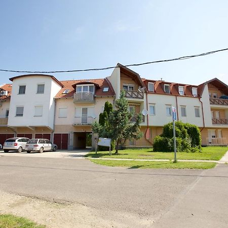 Zoli Apartmanok-Timi Koelcsey 34-36 Hajdúszoboszló Extérieur photo